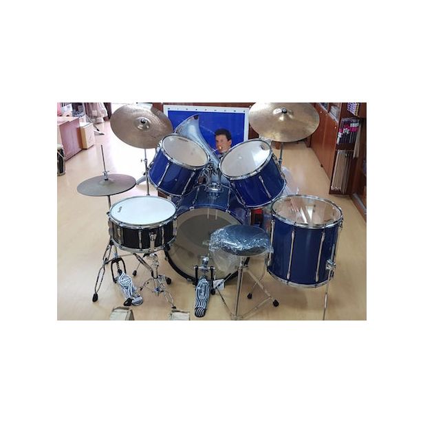 Used Pearl Drum Kit with Cymbals, Stool and Hardware